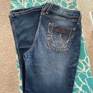 Wrangler Mid Rise Bootcut Mae size 7/8x32